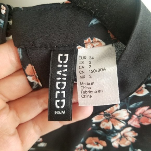 !!SOLD!! - H&M Blouse - Floral Ruched - Picture 4 of 4